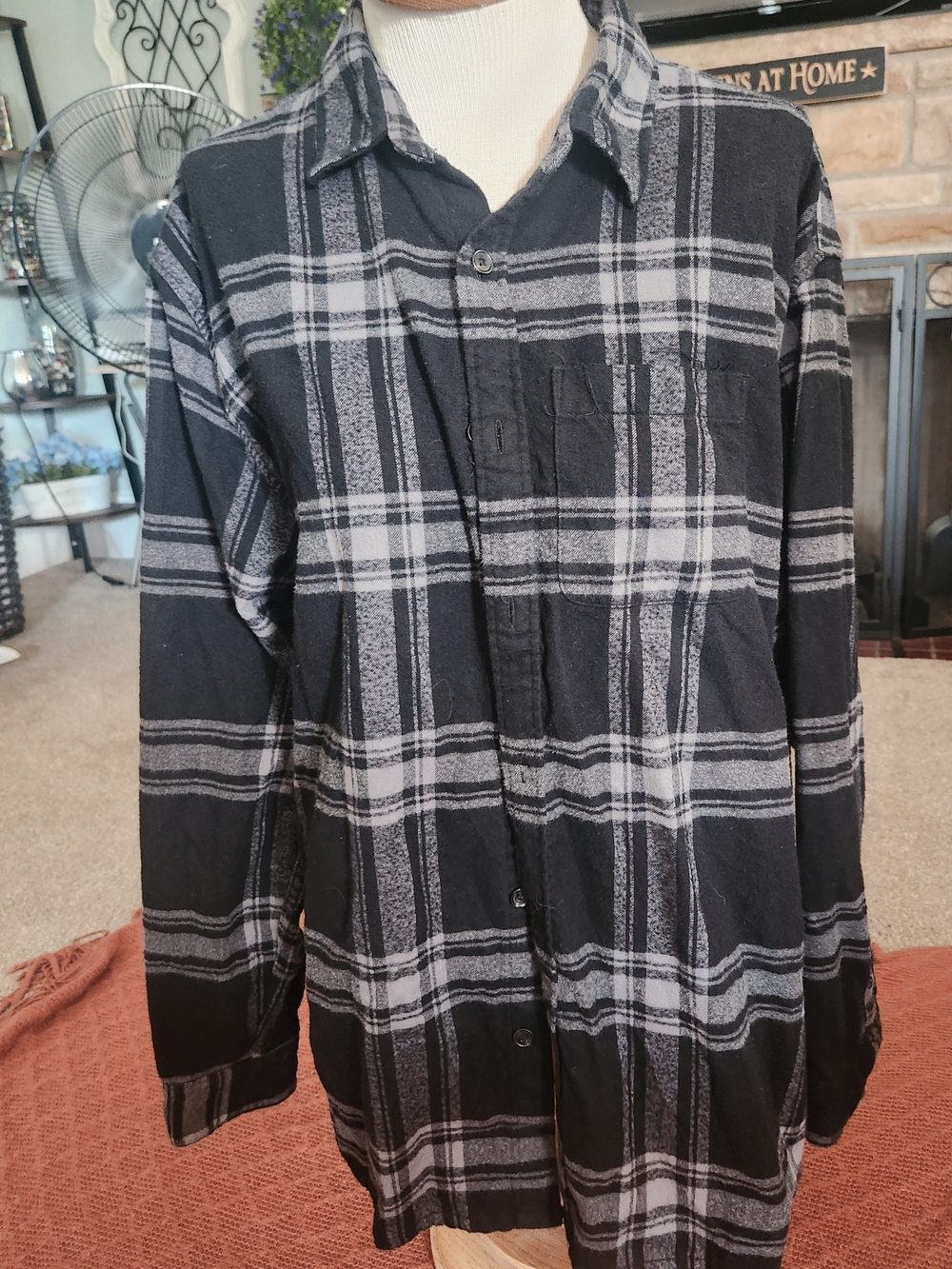 Men's Black & Gray Plaid Button-Up Shirt Jacket